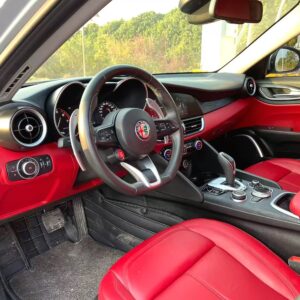 Alfa Romeo Giulia 2021 2.0T 280HP Lusso - 图片 3